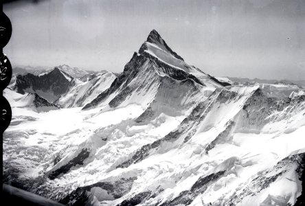 ETH-BIB-Grindelwalder Fieschergletscher, Finsteraarhorn v. N. aus 4000 m-Inlandflüge-LBS MH01-006222