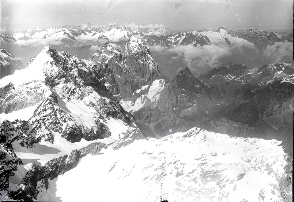 ETH-BIB-Gross Ruchen, Gross Windgällen, Berneralpen v. N. O. aus 3300 m-Inlandflüge-LBS MH01-004736