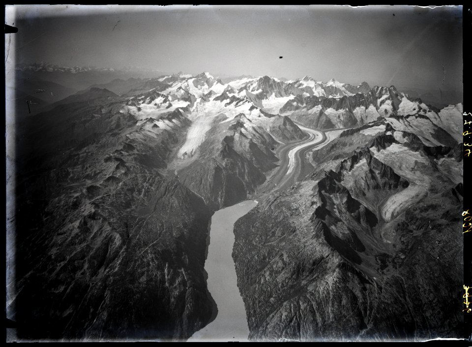 ETH-BIB-Grimselsee, Oberaargletscher, Unteraargletscher, Finsteraarhorn v. O. aus 4400 m-Inlandflüge-LBS MH01-008021
