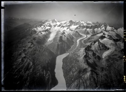 ETH-BIB-Grimselsee, Oberaargletscher, Unteraargletscher, Finsteraarhorn v. O. aus 4400 m-Inlandflüge-LBS MH01-008021