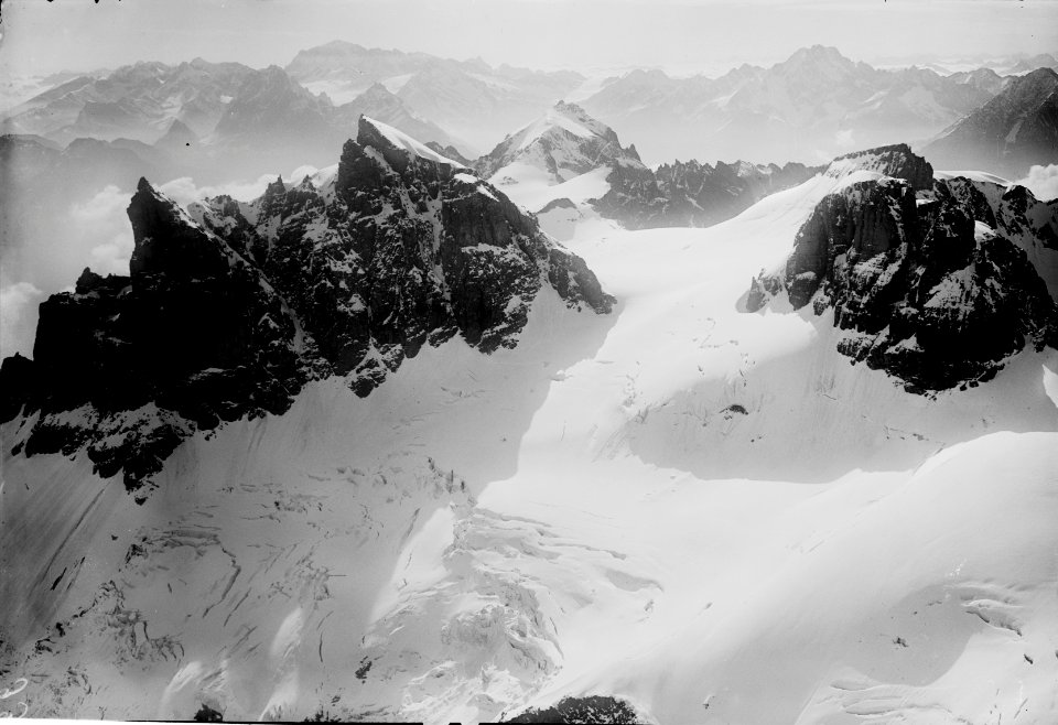 ETH-BIB-Gross Spannort, Chli Spannort, Krönten v. W. aus 3400 m-Inlandflüge-LBS MH01-004708