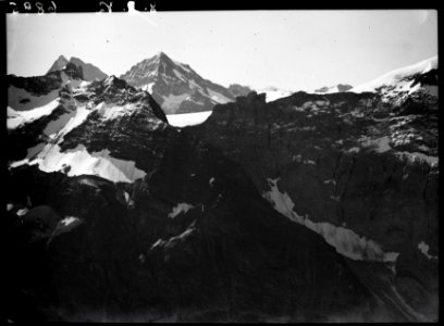 ETH-BIB-Gross Düssi mit Ruchen im Vordergrund-Inlandflüge-LBS MH01-006895