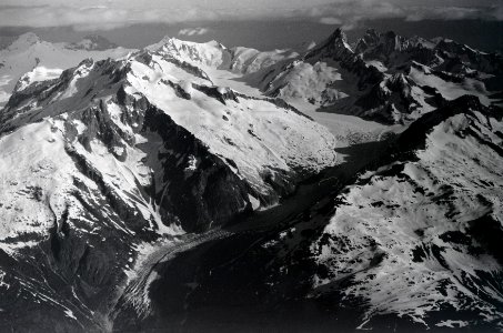 ETH-BIB-Gross Wannenhorn, Finsteraarhorn, Fieschergletscher-Inlandflüge-LBS MH05-05-08