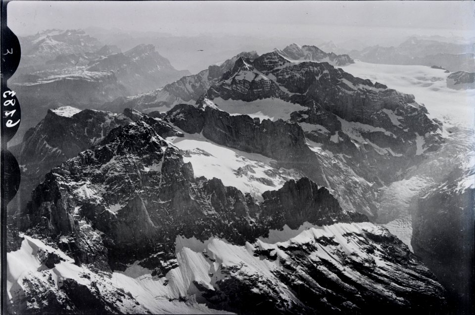 ETH-BIB-Gross Ruchen, Schärhorn, Claridenstock, Glärnisch v. S. W. aus 3700 m-Inlandflüge-LBS MH01-006183
