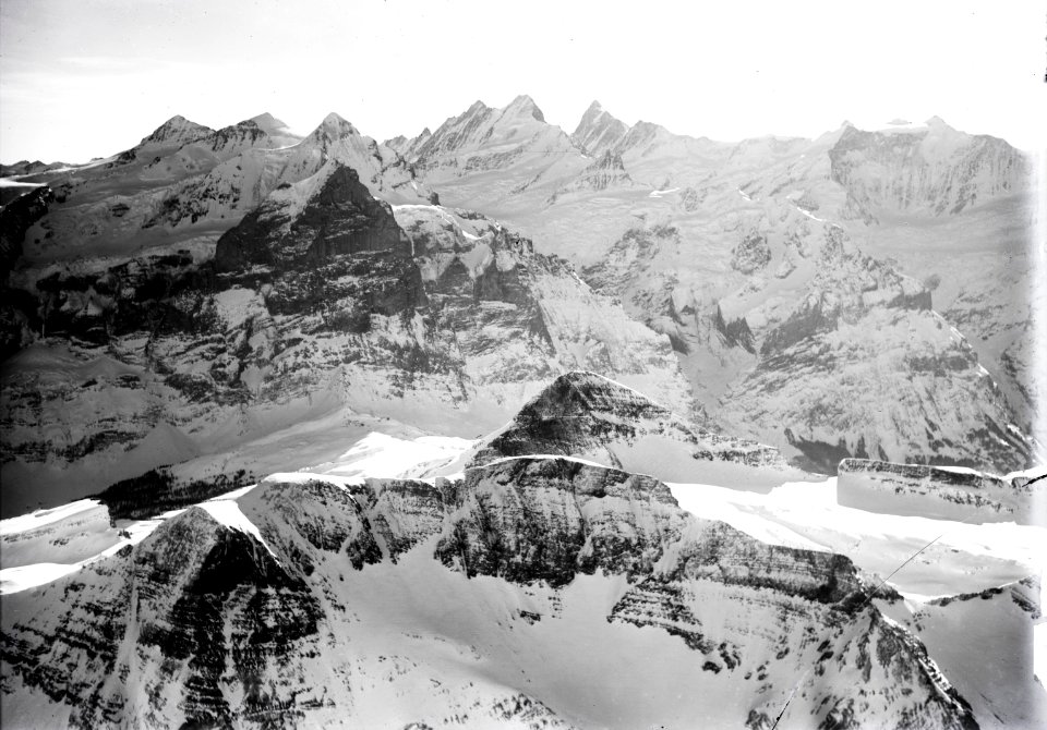 ETH-BIB-Grosse Scheidegg, Wetterhorn, Schreckhorn, Finsteraarhorn aus 3600 m-Inlandflüge-LBS MH01-000280