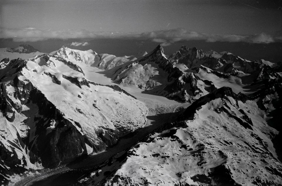 ETH-BIB-Gross Wannenhorn, Finsteraarhorn, Fieschergletscher-Inlandflüge-LBS MH05-05-07