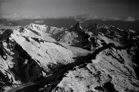 ETH-BIB-Gross Wannenhorn, Finsteraarhorn, Fieschergletscher-Inlandflüge-LBS MH05-05-07
