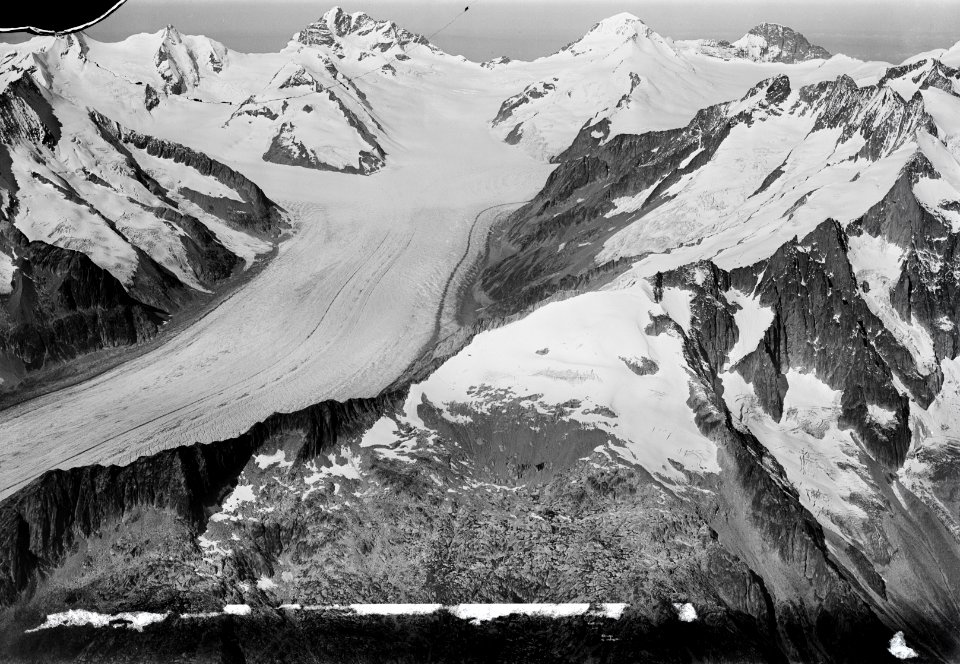 ETH-BIB-Grosser Aletschgletscher, Konkordiaplatz, Walliser-Fiescherhörner, Jungfrau, Mönch, Eiger v. S. O.-Inlandflüge-LBS MH01-005496