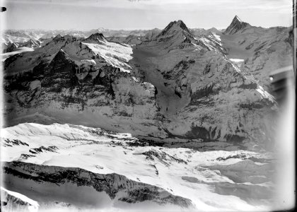 ETH-BIB-Grosse Scheidegg, Wetterhorn, Schreckhorn, Finsteraarhorn aus 4000 m-Inlandflüge-LBS MH01-000291