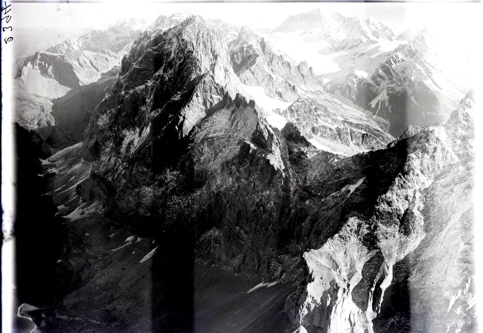 ETH-BIB-Grosse Windgällen, Grosser Ruchen, Hüfifirn, Tödi, Düssistock aus 3600 m-Inlandflüge-LBS MH01-002394
