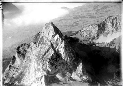 ETH-BIB-Grosser Mythen, Zwischenmythen v. O. aus 3000 m-Inlandflüge-LBS MH01-002381