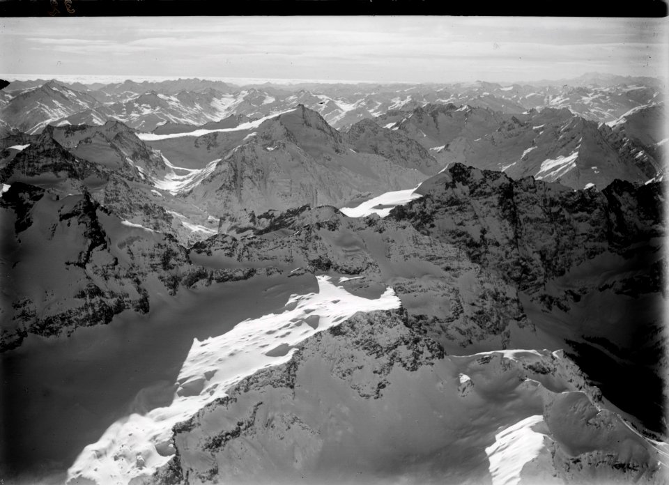 ETH-BIB-Grosses Moos , Grosser Ruchen, Oberlpstock, Düssi v. N. aus 3800 m-Inlandflüge-LBS MH01-000322