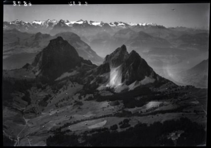 ETH-BIB-Grosser Mythen, Kleiner Mythen, Berneralpen-Inlandflüge-LBS MH01-006898