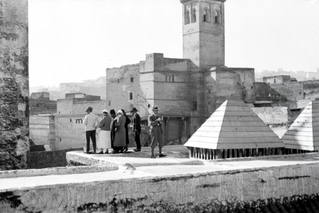 ETH-BIB-Gruppe auf einem Dach in Fès-Nordafrikaflug 1932-LBS MH02-13-0306