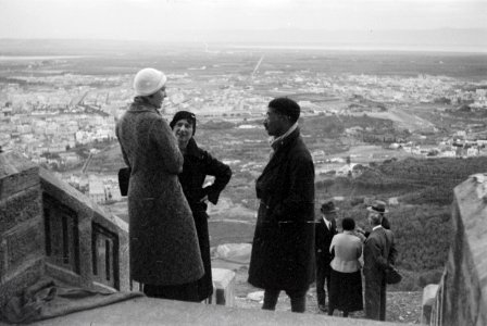 ETH-BIB-Gruppe auf einer Treppe bei Oran-Nordafrikaflug 1932-LBS MH02-13-0123
