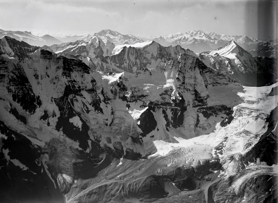 ETH-BIB-Grosshorn, Breithorn, Schmadri Gletscher, Bietschhorn, Walliseralpen v. N. aus 5000 m-Inlandflüge-LBS MH01-001246