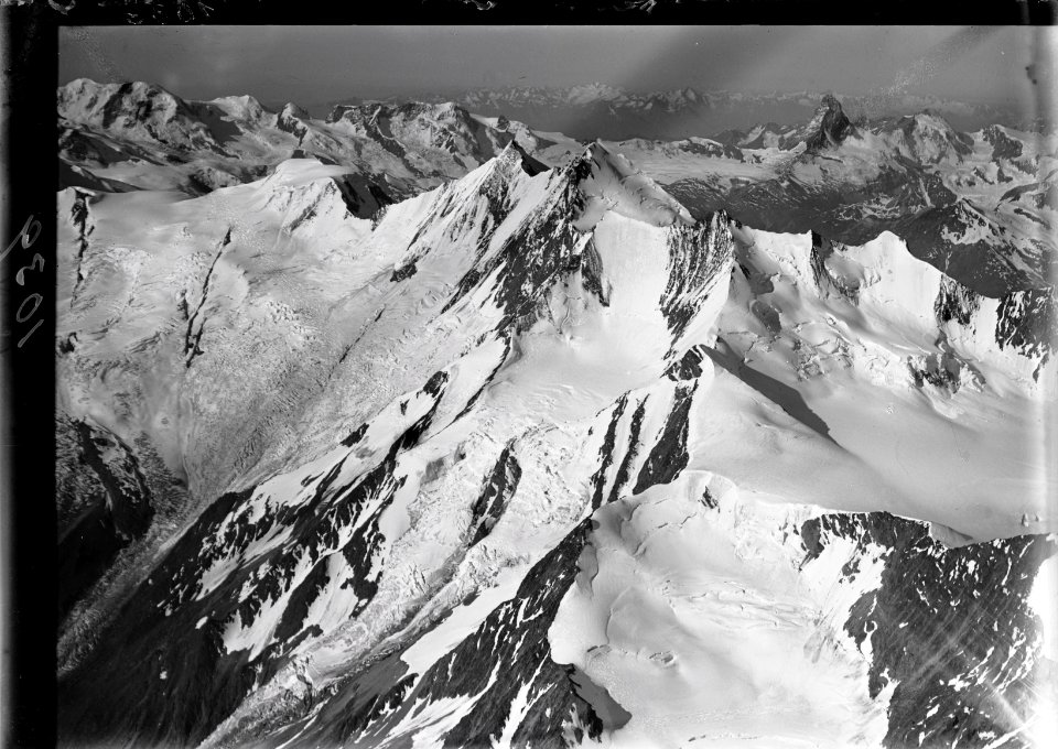 ETH-BIB-Gruppe der Mischabelhörner, Nadelgrat, Feegletscher, Breithornkette, Basodino-Inlandflüge-LBS MH01-001039