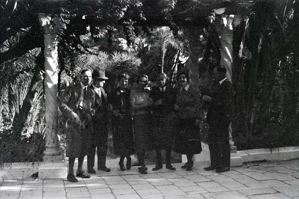 ETH-BIB-Gruppe in Garten zwischen Tunis und Algier-Nordafrikaflug 1932-LBS MH02-13-0083