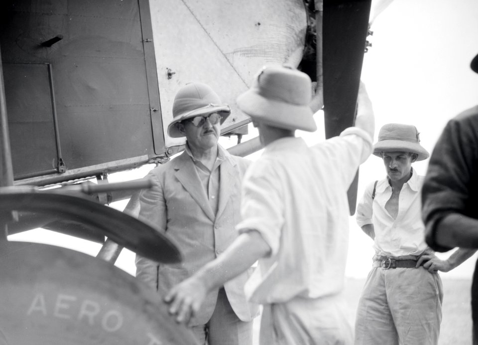 ETH-BIB-Gruppe Männer bei Fokker-Tschadseeflug 1930-31-LBS MH02-08-0775