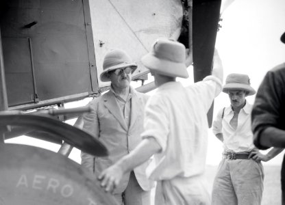 ETH-BIB-Gruppe Männer bei Fokker-Tschadseeflug 1930-31-LBS MH02-08-0775