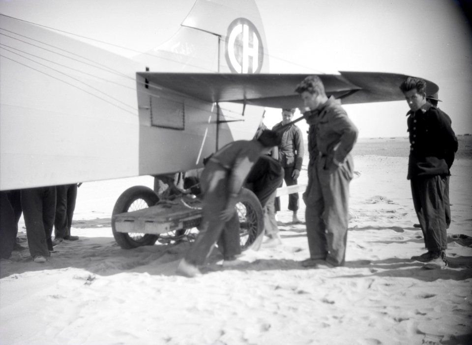 ETH-BIB-Gruppe Männer um Fokker in der Sahara-Tschadseeflug 1930-31-LBS MH02-08-1069