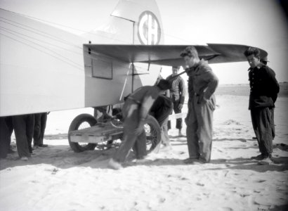 ETH-BIB-Gruppe Männer um Fokker in der Sahara-Tschadseeflug 1930-31-LBS MH02-08-1069