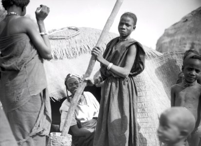 ETH-BIB-Gruppe Tuareg vor Zelt-Tschadseeflug 1930-31-LBS MH02-08-0563