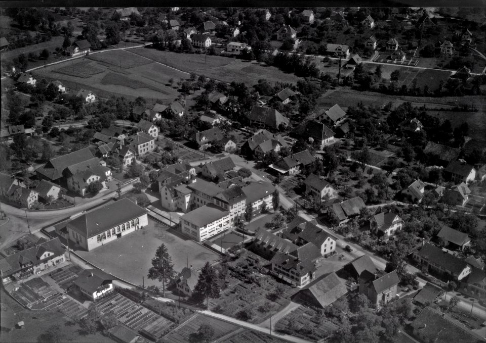 ETH-BIB-Gränichen, Bally-Areal und die damalige Turnhalle-Inlandflüge-LBS MH03-1081