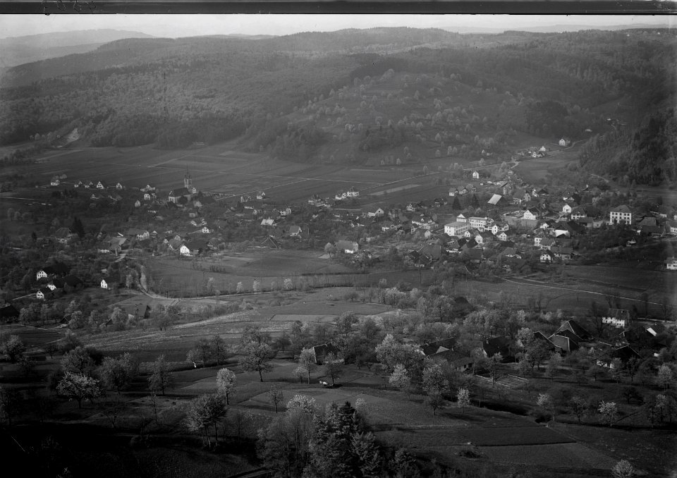 ETH-BIB-Gränichen aus 300 m-Inlandflüge-LBS MH01-004503