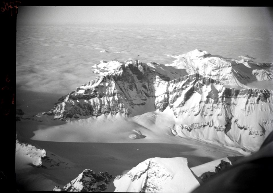 ETH-BIB-Gspaltenhorn und Tschingelspitz von Süden-Inlandflüge-LBS MH01-007706