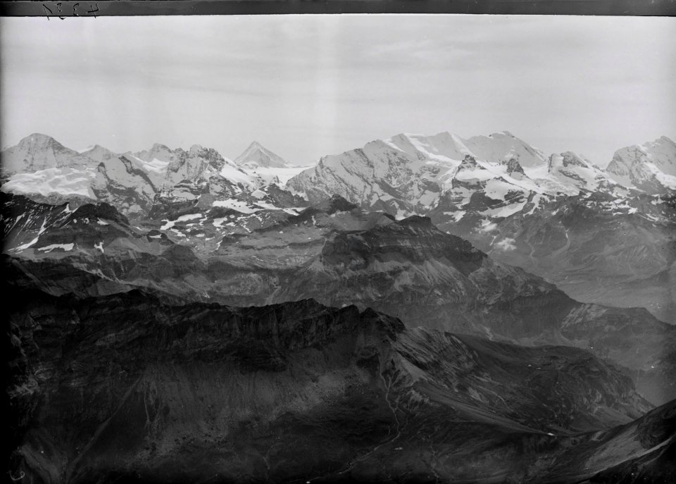 ETH-BIB-Gspaltenhorn, Tschingelhorn, Blümlisalp, Bietschhorn v. N. aus 3000 m-Inlandflüge-LBS MH01-004331