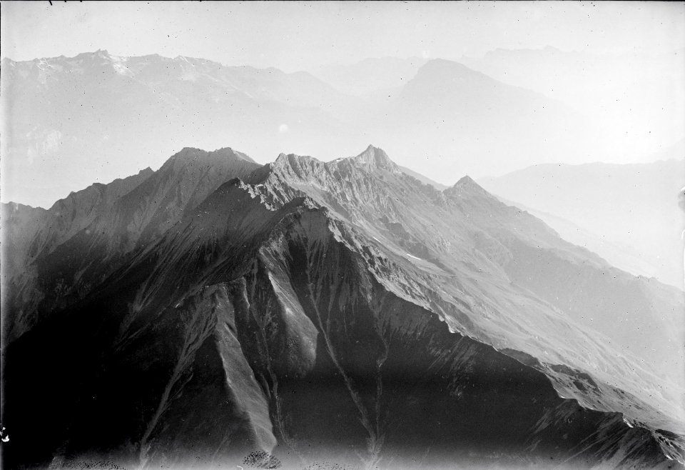 ETH-BIB-Grünerhorn, Piz Fess, Piz Riein, Rheintal v. S. aus 3000 m-Inlandflüge-LBS MH01-003744