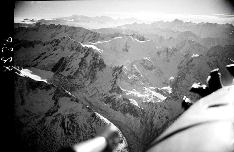ETH-BIB-Gwächtenhorn, 3420m im Sustengebiet, Hintere Tierberg und Sustenhorn, südwestlicher Richtung-Inlandflüge-LBS MH01-008238