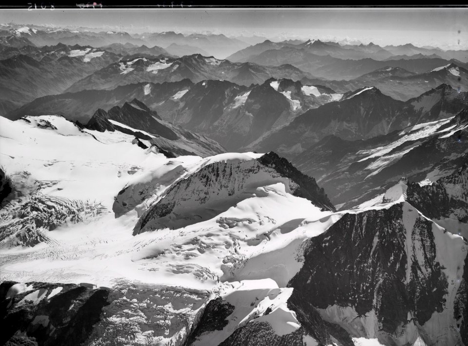 ETH-BIB-Gwächtenhorn, Tierberg, Steingletscher, Gotthardkette v. N. aus 4000 m-Inlandflüge-LBS MH01-008015