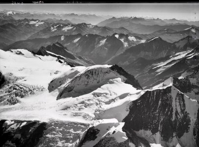ETH-BIB-Gwächtenhorn, Tierberg, Steingletscher, Gotthardkette v. N. aus 4000 m-Inlandflüge-LBS MH01-008015