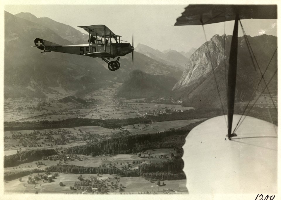 ETH-BIB-Haefeli DH-3 M IIIa, CH-550 mit Burgfluh und Wimmis aus 2000 m-Inlandflüge-LBS MH01-001200-AL