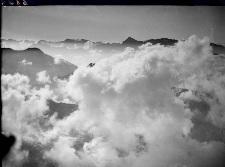 ETH-BIB-Hausstock, Piz Sardona im Wolkenmeer v. N. aus 3000 m-Inlandflüge-LBS MH01-006343