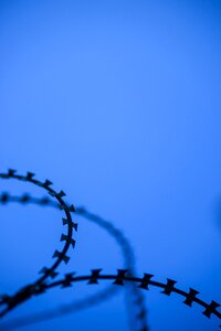 Barbed wire sharp razor