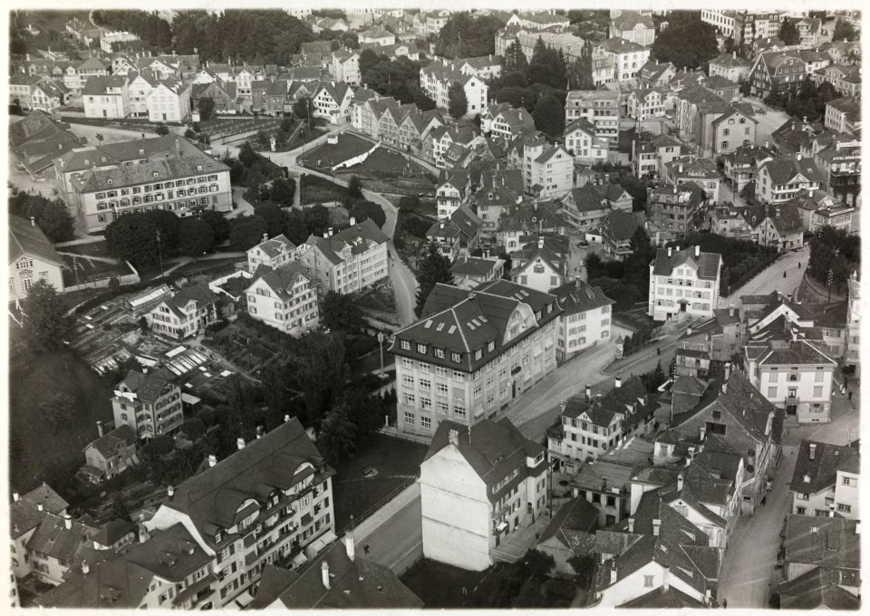 ETH-BIB-Herisau, Geschäftshaus an der Bahnhofstrasse, Blickrichtung Ost-Inlandflüge-LBS MH03-0573