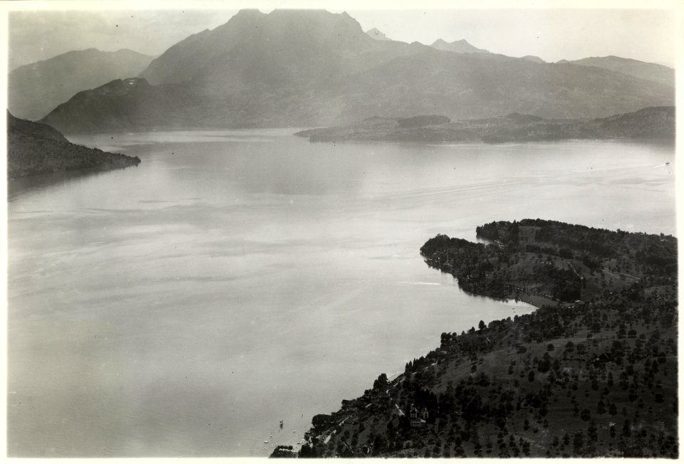 ETH-BIB-Hertenstein, Vierwaldstädtersee, Pilatus v. N. O. aus 800 m-Inlandflüge-LBS MH01-007777-AL