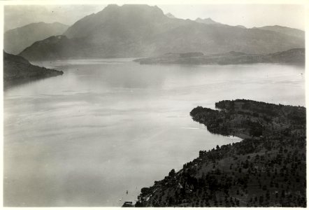 ETH-BIB-Hertenstein, Vierwaldstädtersee, Pilatus v. N. O. aus 800 m-Inlandflüge-LBS MH01-007777-AL