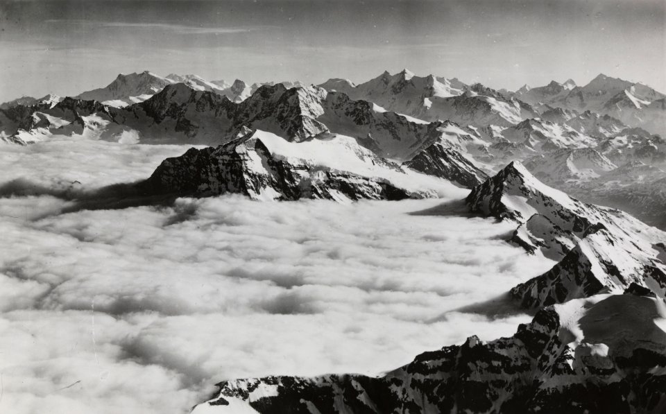 ETH-BIB-Hillehorn, Bortelhorn, Mont Leone, Zermatterberge v. N. O. aus 4000 m-Inlandflüge-LBS MH01-005656