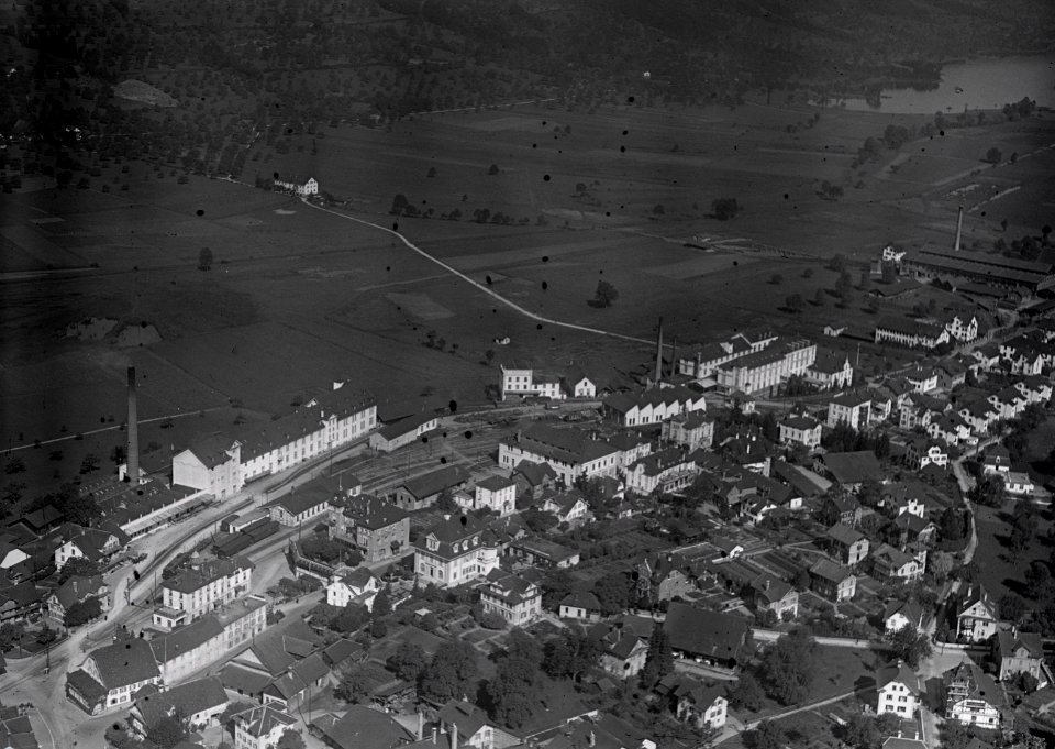 ETH-BIB-Hochdorf, Schweizerische Milchgesellschaft (links), Ziegelei Hochdorf (ganz rechts)-Inlandflüge-LBS MH03-0412