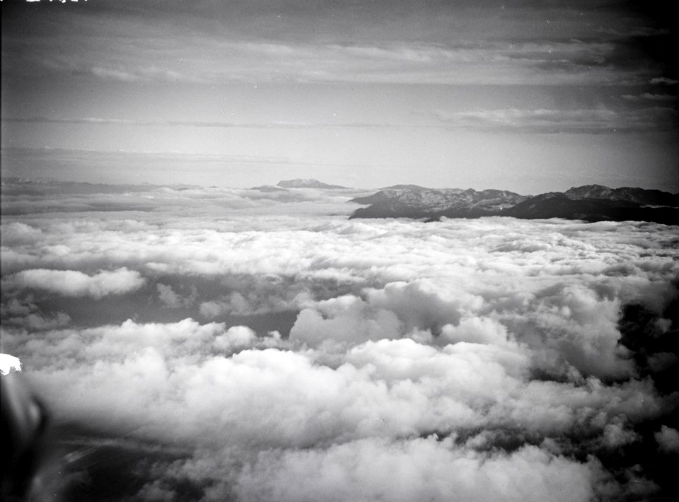 ETH-BIB-Hoch über den Wolken erheben sich die Riffberge Marokkos, aus 2500 m Höhe-Tschadseeflug 1930-31-LBS MH02-08-0211