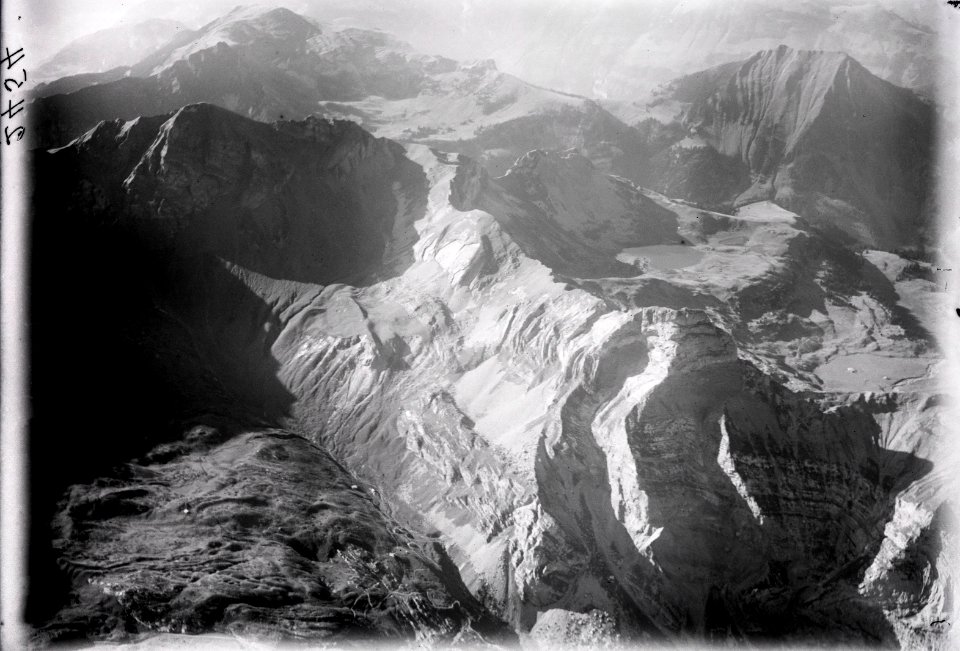 ETH-BIB-Hochstollen, Haupt, Aa, Alp Seefeldalp, Seefeldalp, Schinberg, Hohenstollen v. N. O.-Inlandflüge-LBS MH01-002454