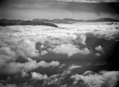 ETH-BIB-Hoch über den Wolken erheben sich die Riffberge Marokkos-Tschadseeflug 1930-31-LBS MH02-08-0216-A