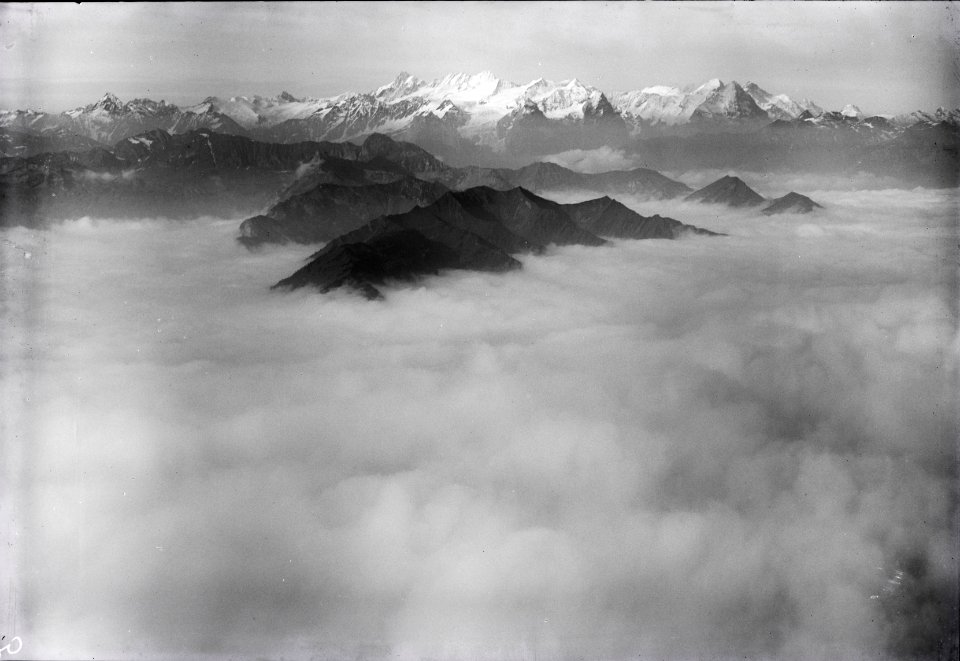 ETH-BIB-Hohenstollen, Giebel, Berneralpen v. N. aus 2800 m-Inlandflüge-LBS MH01-004681