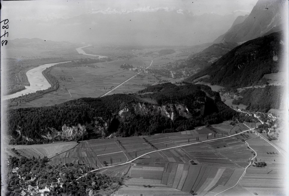 ETH-BIB-Hirschensprung, Rüthi (Rheintal) v. N. aus 500 m-Inlandflüge-LBS MH01-002789