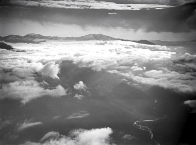 ETH-BIB-Hoch über den Wolken erheben sich die Riffberge Marokkos, aus 2500 m Höhe-Tschadseeflug 1930-31-LBS MH02-08-0213