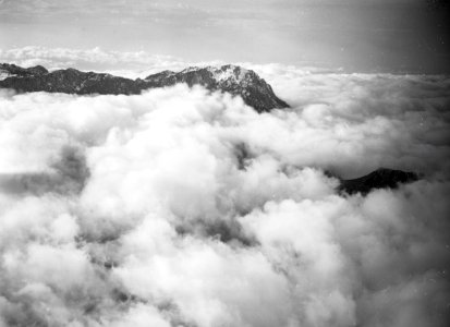 ETH-BIB-Hoch über den Wolken erheben sich die Riffberge Marokkos-Tschadseeflug 1930-31-LBS MH02-08-0217